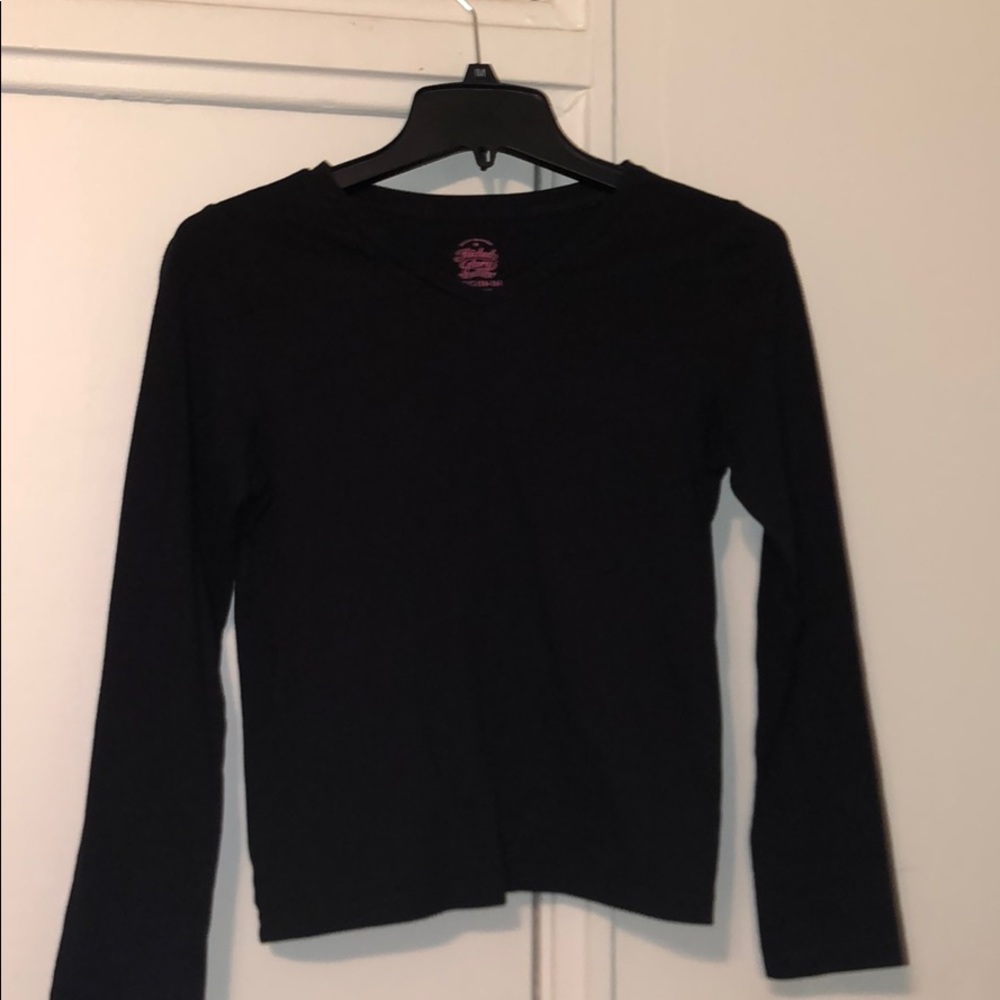 black long sleeve v neck shirt